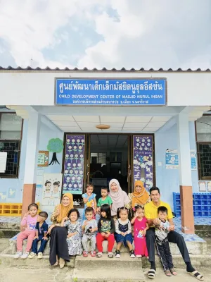วันที่ 23 ธันวาคม 2567 เวลา 11.30น. ท้องถิ่นอำเภอเมืองนราธิวาส ลงพื้นที่ติดตาม ตรวจสอบ และประเมินผลการดำเนินงานโครงการอาหารกลางวัน ประจำปีงบประมาณ พ.ศ. 2568 ของศูนย์พัฒนาเด็กเล็ก ในสังกัดองค์การบริหารส่วนตำบลบางปอ