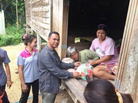 โครงการเยี่ยมบ้านผู้ป่วยเรื้อรัง ผู้สูงอายุ คนพิการ และผู้ด้อยโอกาส ติดบ้าน/ติดเตียง ประจำปี 2560 (เยี่ยมผู้ป่วยในพื้นที่ ม.2 บ้านโคกตีเต, ม.3 บ้านโคกสุมุ)