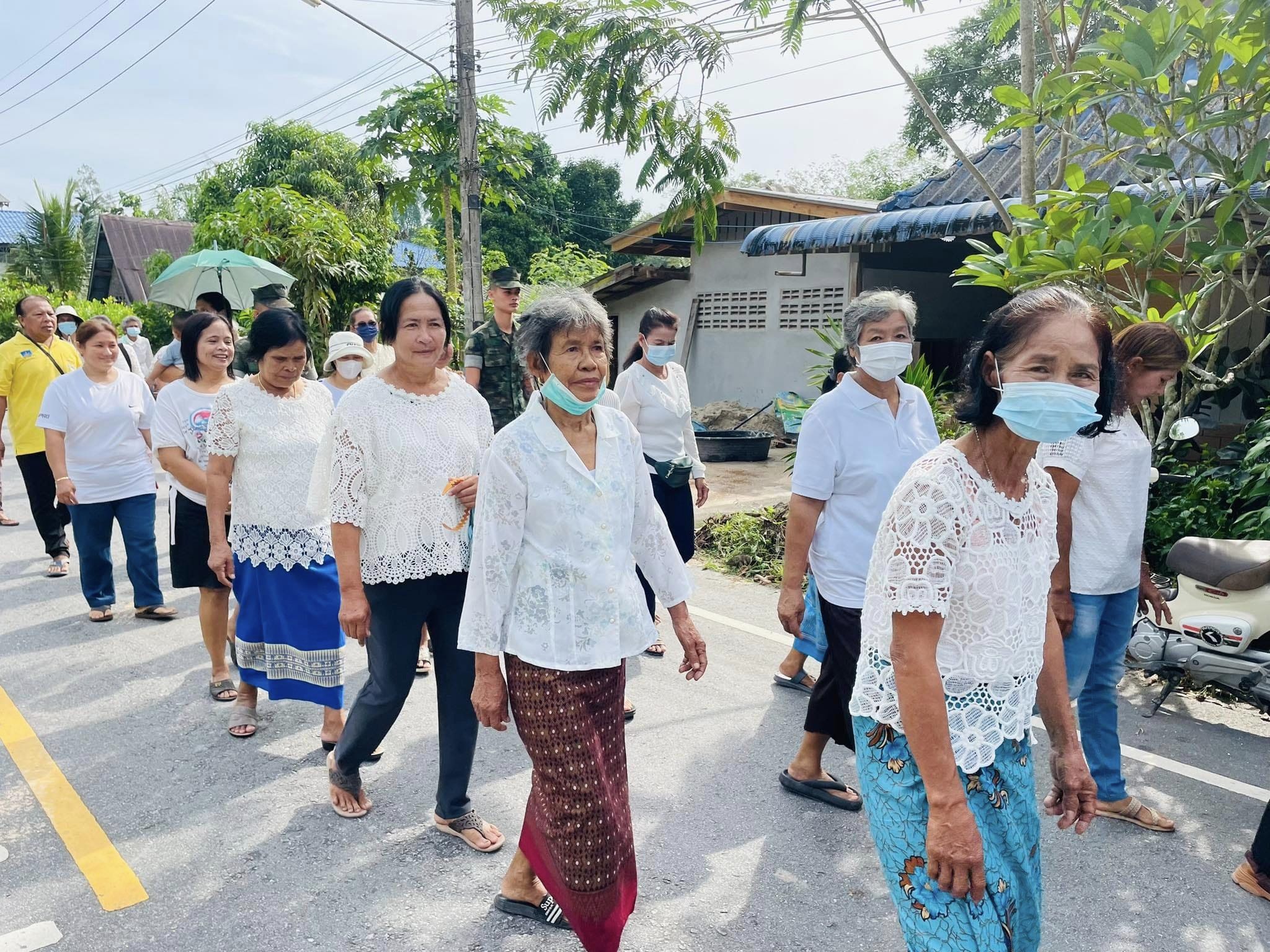 วันที่ 27 กรกฎาคม 2566 เวลา09.00น. องค์การบริหารส่วนตำบลบางปอ ร่วมกับโรงเรียนบ้านโคกตีเต ได้จัดกิจกรรมวันเข้าพรรษา ประจำปี พ.ศ.2566 ร่วมเดินขบวนแห่เทียนพรรษา สมโภชเทียนพรรษา และถวายเทียนพรรษา ณ วัดบางปอ ม.2 บ้านโคกตีเต ต.บางปอ อ.เมือง จ.นราธิวาส