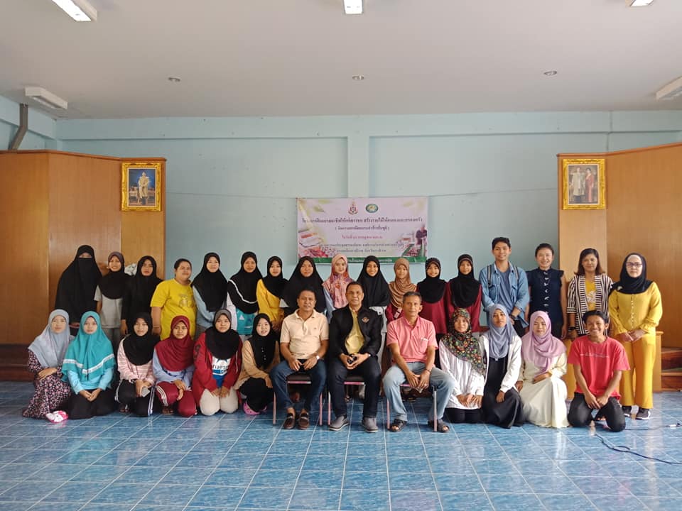 องค์การบริหารส่วนตำบลร่วมกับสภาเด็กและเยาวชนตำบลบางปอ จัดโครงการฝึกอบรมอาชีพให้แก่เยาวชน สร้างรายได้ให้แก่ตนเองและครอบครัว