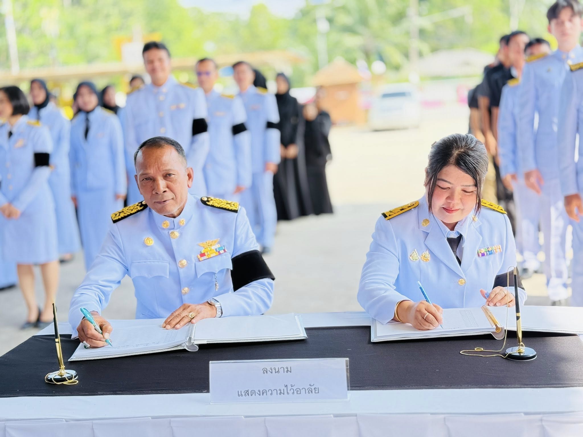 📜พิธีลงนามถวายความอาลัยแด่สมเด็จพระนางเจ้าสิริกิติ์
พระบรมราชินีนาถ พระบรมราชชนนี่พันปีหลวง