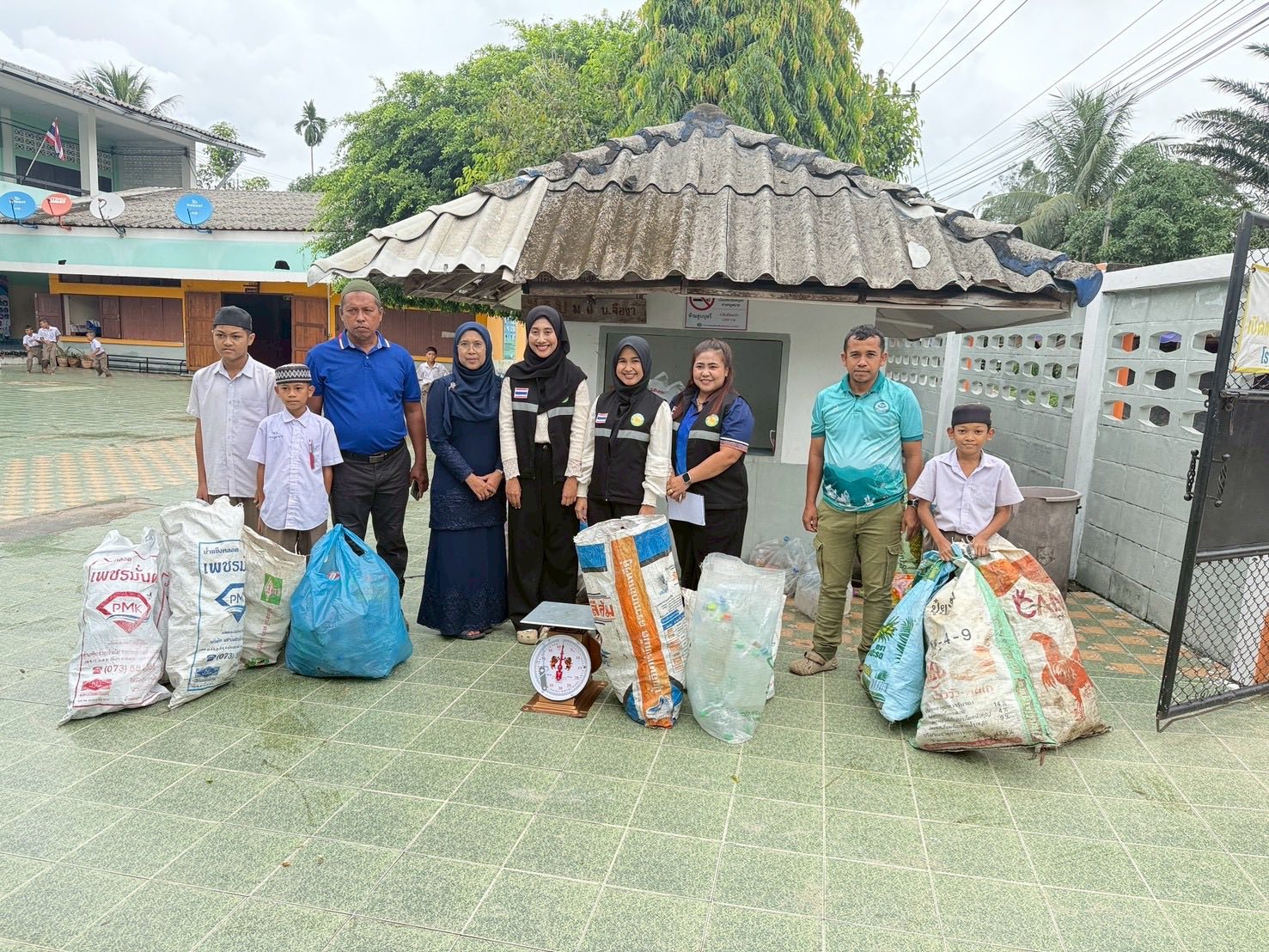 ♻️กิจกรรมธนาคารขยะรับซื้อขยะรีไซเคิล 🚮🚮
🎯🎯 ณ โรงเรียนบ้านจืองา หมู่ที่6 ต.บางปอ อ.เมือง จ.นราธิวาส