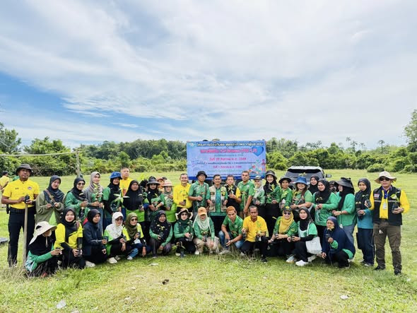 📢โครงการป้องกันและดูแลสุขภาพจากฝุ่นละอองขนาดไม่เกิน 2.5 โมครอน(PM2.5)
👉กิจกรรมที่2 ปลูกต้นไม้ดักฝุ่นในพื้นที่สาธารณะ